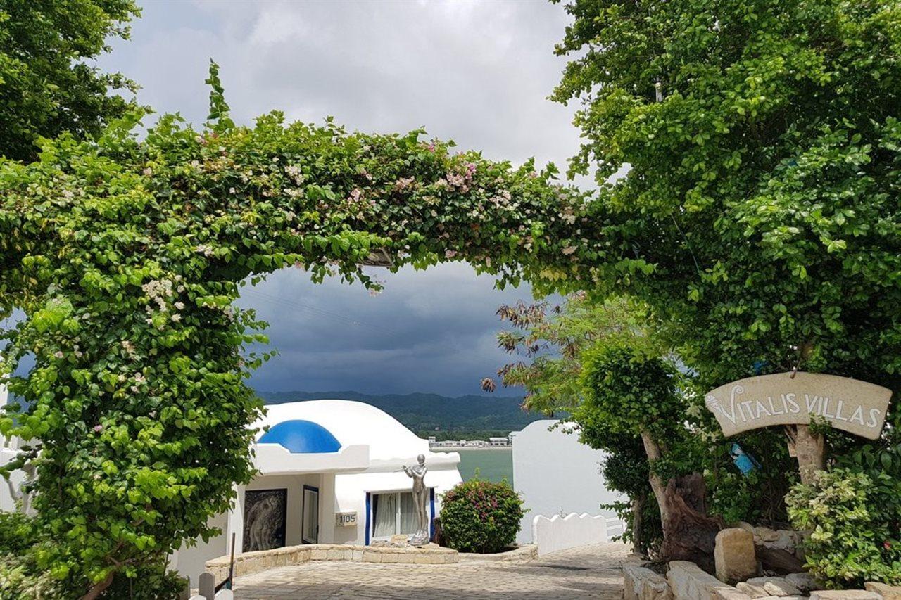 Vitalis Villas Ilocos Exteriör bild